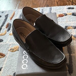 Ecco Men's Classic Black Slip-On Loafers